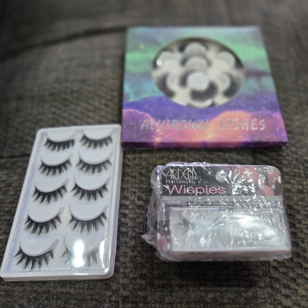 Eyelash Lot Ardelle Wispies Included (Look At Pictures)